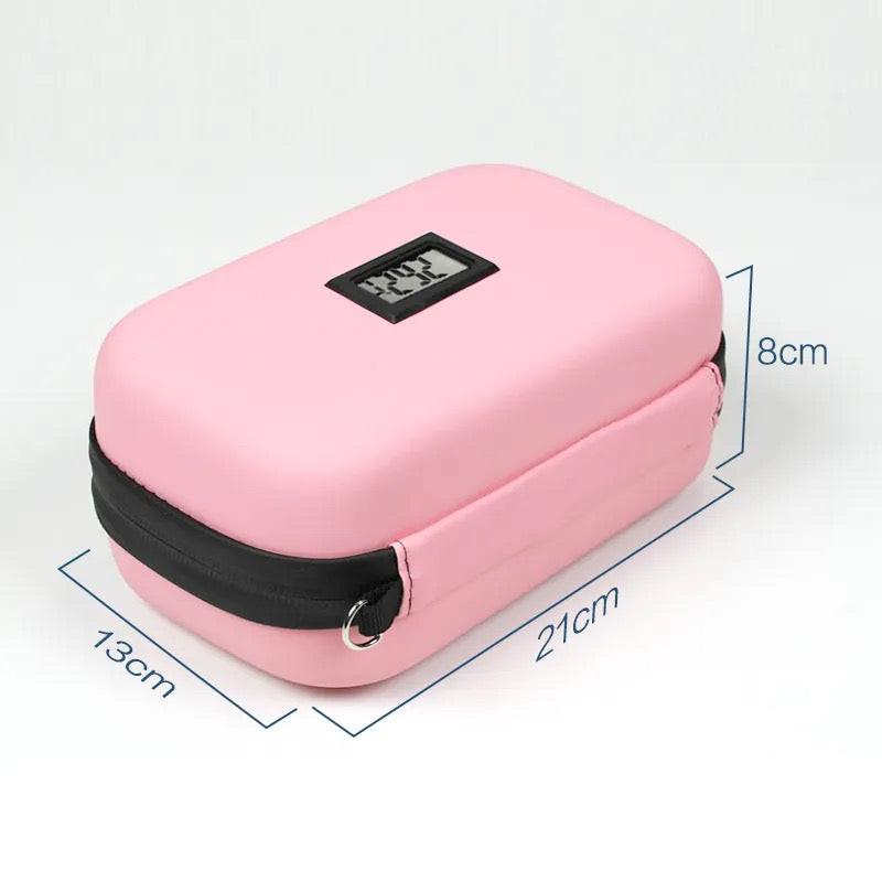 Kylfodral DiaCase Pink - Snyggt och praktiskt kylfodral i rosa med termometer, perfekt för temperaturkänsliga produkter, mått 21x13x8 cm
