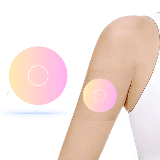 Pinkish CGM Sensor Patch på armen för Freestyle Libre 3, ger extra fixering och stil till din glukosmätare.