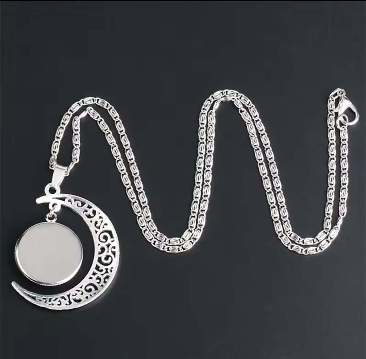 Styrka Diabetes Alert Halsband – Som Symboliserar Styrka Och Mod.